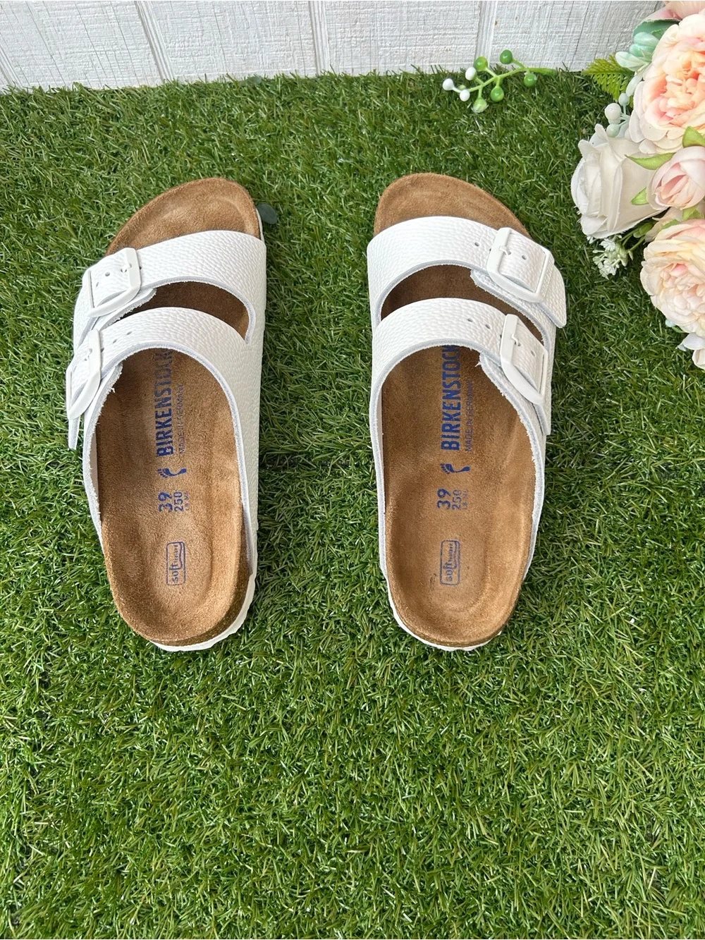 Birkenstock Arizona in White Leather Soft Footbed Size 39 US 8-8.5  gently used